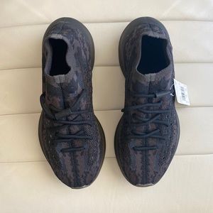 NWT YEEZY BOOST 380 SNEAKERS US 9